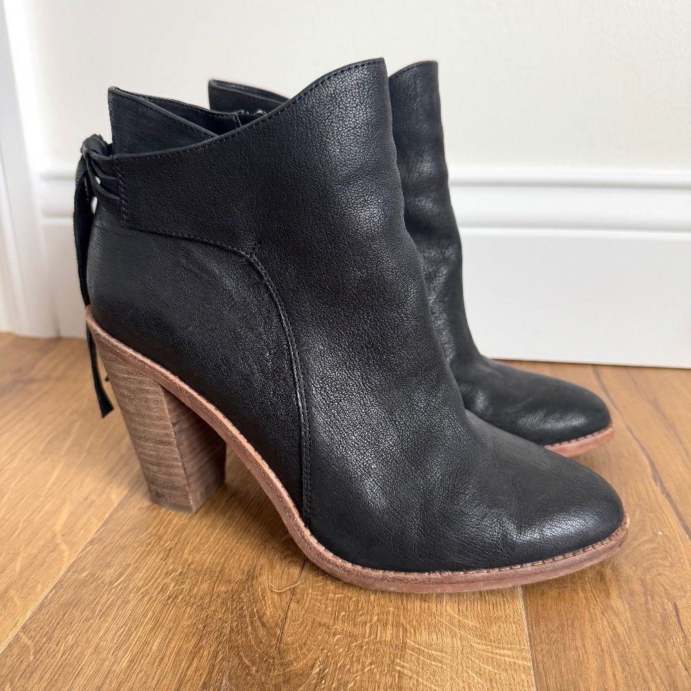Vince Camuto Linford Leather Stacked Heel Ankle Boot - Black | Size 8.5